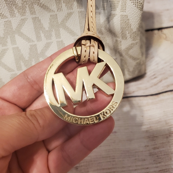 Michael Kors Signature Grayson - Picture 3 of 12